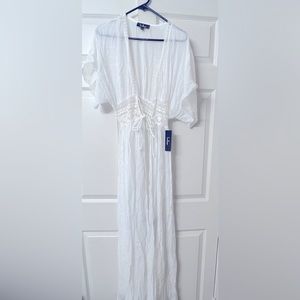 Lulu’s white beach kimono